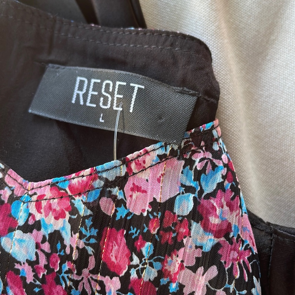 Cutest never worn before floral cropped top